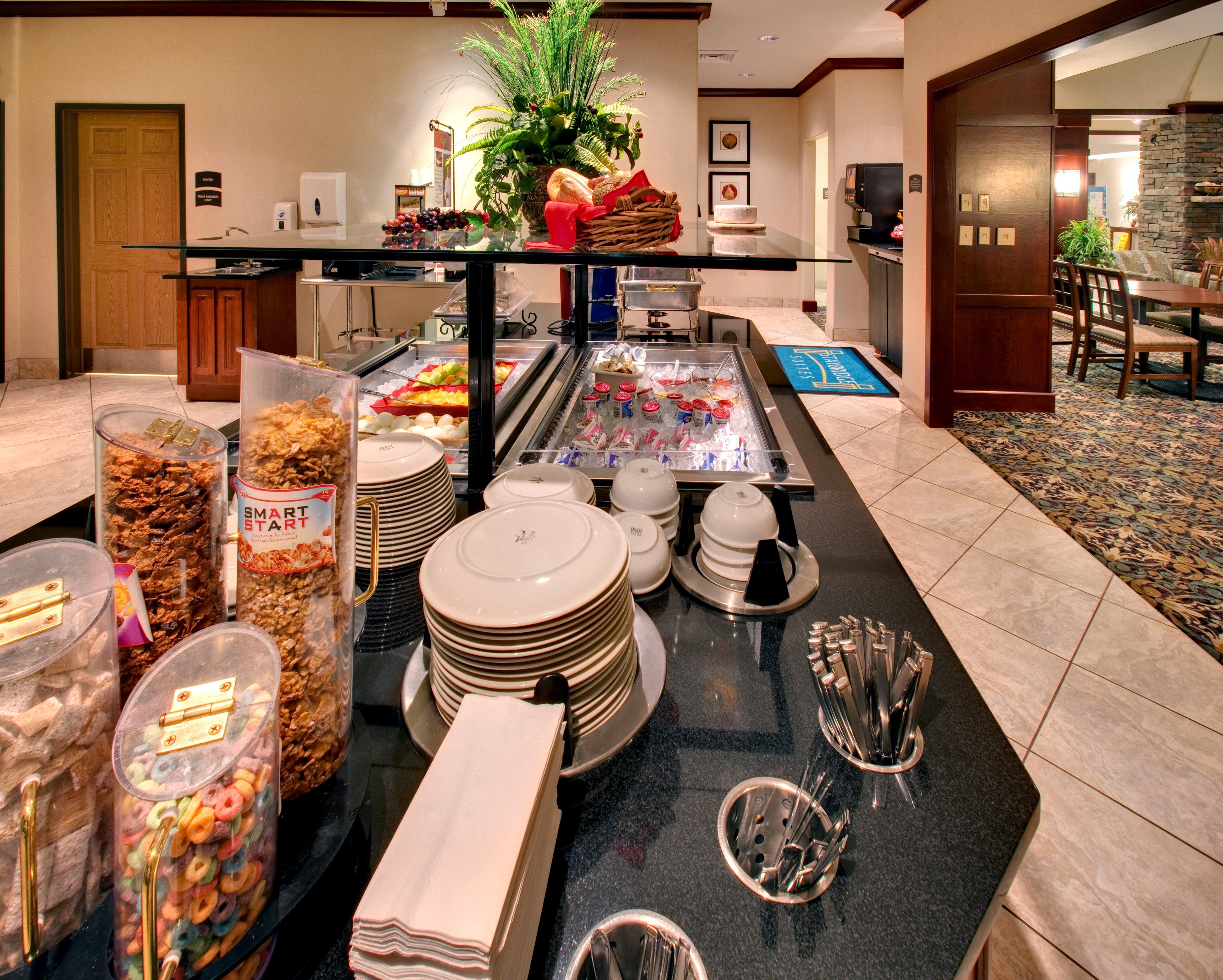 Staybridge Suites Rockford By Ihg Restaurant photo