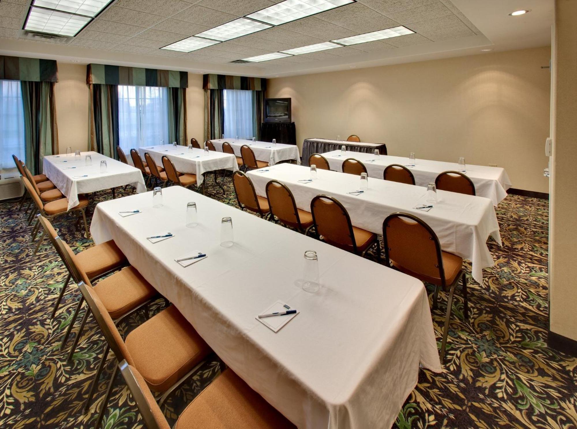 Staybridge Suites Rockford By Ihg Exterior photo